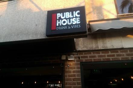 Public House / Konak