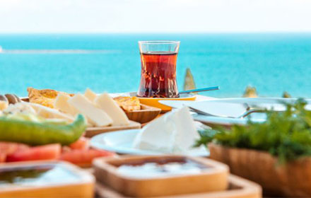 İzmir’in En Güzel Manzaralı Kahvaltı Mekanları